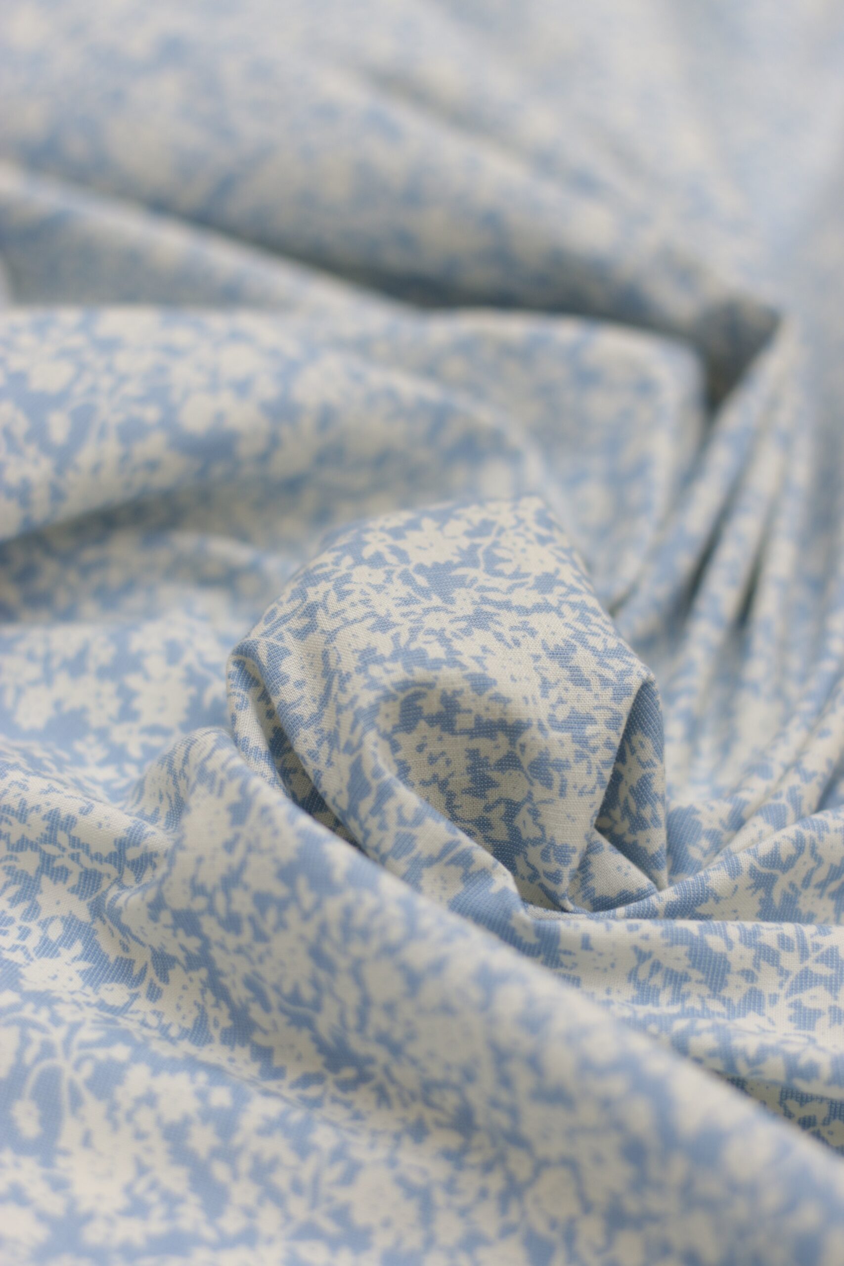 SoftSkyblue_white_e1a859e2-7124-4232-9ec1-f2122e46c83b